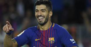 Барселона ще обжалва картоните на Суарес и Пике 