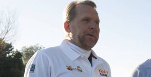 Кроос: Кой е Шустер?