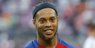 Блокираха 57 недвижими имота на Роналдиньо