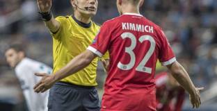 Бивш съдия: Чакър не даде две дузпи за Байерн