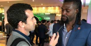 Адебайор: Моуриньо е един в съблекалнята и друг пред журналистите 