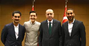 Шукюр коментира снимката на Йозил и Гюндоган с Ердоган