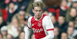 Де Йонг: Барса ме помоли да отстраним Реал Мадрид от ШЛ