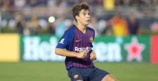 Ман Сити се интересува от халф на Барса