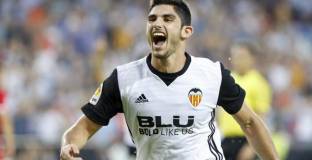 Уулвс ще се опита да купи нападател на Валенсия