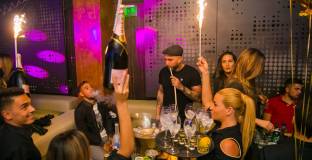 Eротика и наргилета за левскарите след победата над ЦСКА (снимки)