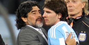 Президентът на Аржентина направи избор между Меси и Марадона