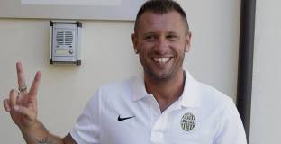 Касано обясни защо следи Лийдс и Ман Сити