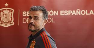 Енрике: Националният на Испания вкарва повече от Барселона