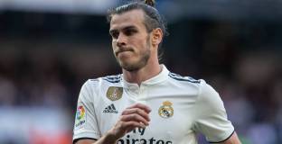 Бейл избира между Париж и Пекин