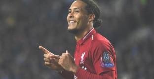  Хюпия се възхищава на Ван Дайк