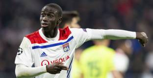 Реал Мадрид дава 50 милиона за Менди