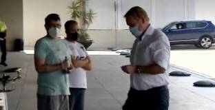 Куман бе забелязан на летището в Барселона  