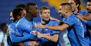 Робърта герой за Левски, сините с обрат срещу десет от Берое (видео)