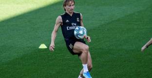 От Реал Мадрид намекнаха, че ще продължат с Модрич