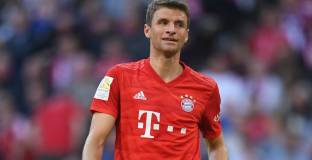 Мюлер: Играем срещу хулигани, а получавам картон