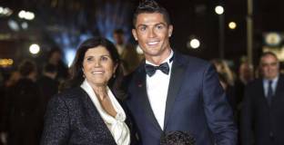 Роналдо: Майка ми е в стабилно състояние