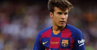   Шави посочи вратата на трима 