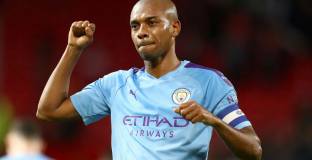 Фернандиньо съгласува нов контракт със Сити