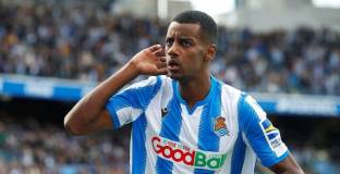 Ман Юнайтед и Челси се интересуват от Исак