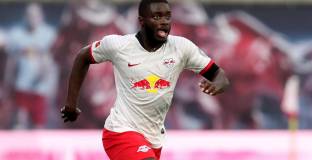 Ман Юнайтд напусна борбата за Упамекано