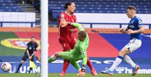 Ван Дайк контузил Хамес преди травмата си