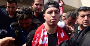 УЕФА отново подгони Насри 