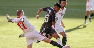 Реал сложи край на лошата си серия с победа над Севиля (видео)