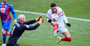 Севиля вкара по един гол във всяко полувреме на Ейбар (видео)