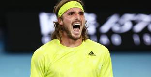 Циципас се класира без игра, Барти с чиста победа