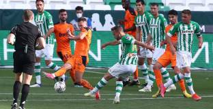 Валенсия измъкна точка срещу Бетис (видео)