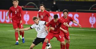 Германия с реми срещу Дания (видео)