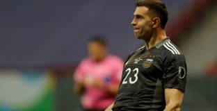 Синклер: Не знам как управляват Арсенал