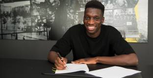 Борусия Дортмунд подписа с 16-годишен халф