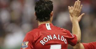 Невил: Роналдо дойде, за да печели трофеи