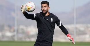 Барселона се интересува от вратар на Гранада