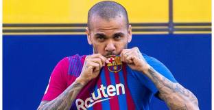 От Барса обясниха привличането на Алвеш