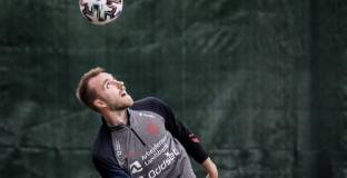   Клубове от Дания, Нидерландия и Англия се интересуват от Ериксен