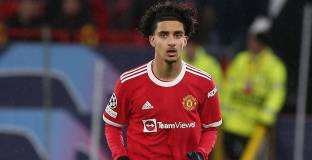 Ман Юнайтед продължи с национал на Ирак