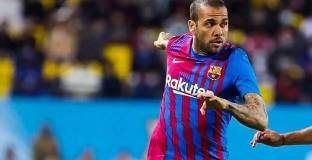 Алвеш остана извън заявката на Барса за Лига Европа 