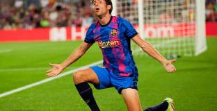 Шави иска Серхи Роберто да остане в Барса