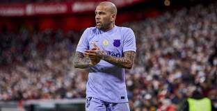  Наказаха Алвеш за два мача