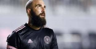  Игуаин: Арсенал каза, че няма пари за мен, а след това купи Йозил