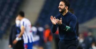 Треньорът на Спортинг може да замени Почетино