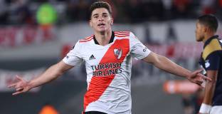 Пет клуба се интересуват от Алварес