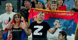 Задържаха гражданин с нацистки символ на фланелката