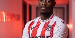 Ман Юнайтед даде защитник на Стоук Сити 