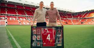   Фил Джоунс ще напусне Ман Юнайтед 