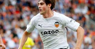 Валенсия отказа оферта на Милан за халф