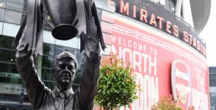 Арсенал издигна статуя на Венгер